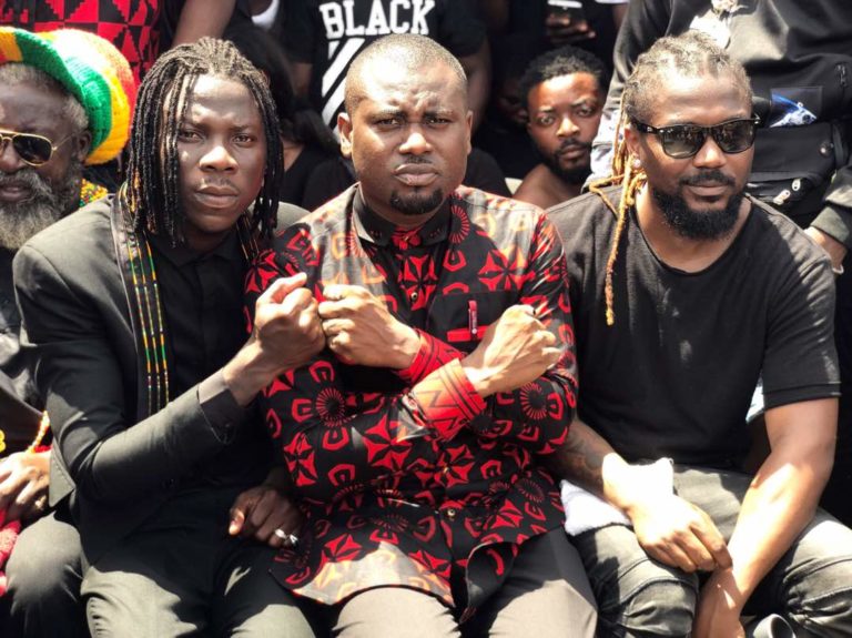 exclusive photos: CELEBRITIES AT EBONY’S FUNERAL