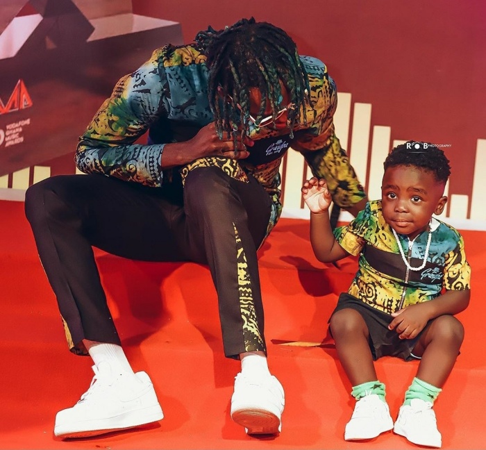 Director of Louis Vuitton & CEO of Off-White endorses rapper Kofi Mole