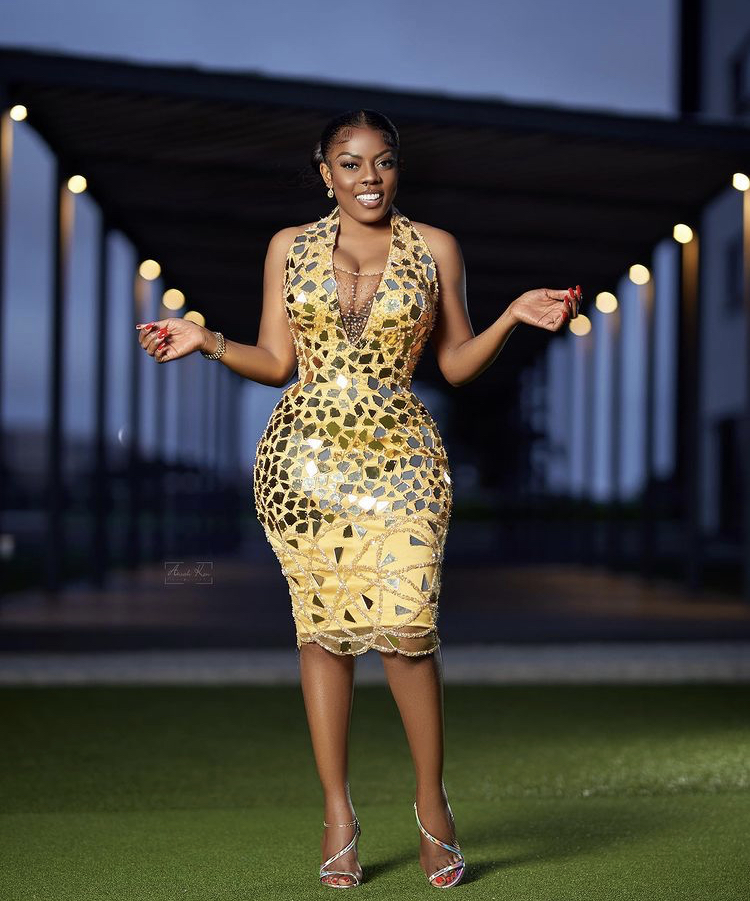 ISN’T THAT MY SHOE? – Serwaa Amihere Teases Nana Aba Anamoah As She ...