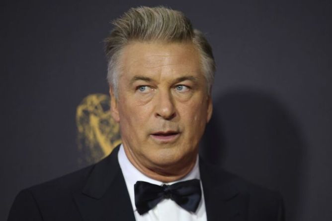 HOLLYWOOD ACTOR, ALEC BALDWIN ACCIDENTALLY SHOOTS AND KILLS CINEMATOGRAPHER ON SET