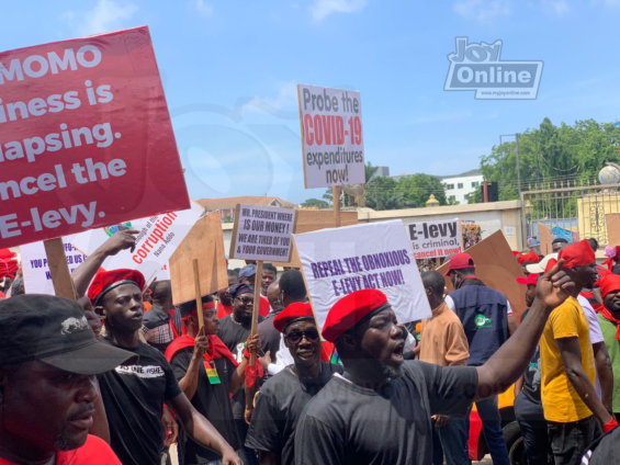 VIOLENCE LOOMS AS TEAR GAS, STONES FLY, POLICE AND PROTESTERS CLASH AT ARISE GHANA DEMO